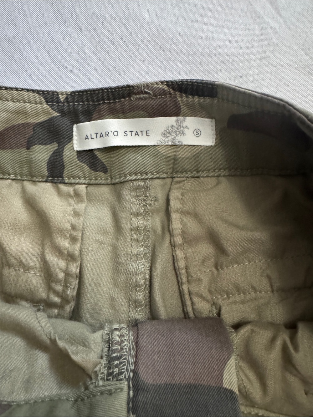 NWT ALTAR'D STATE Bria Women's Camo Cargo Pants Size Small - Picture 5 of 8